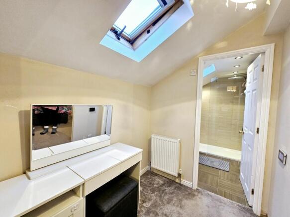 3 bed Link Detached House for sale Image 12