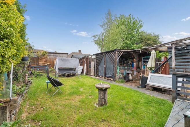 Carisbrooke Avenue, Watford, WD24 photo 4