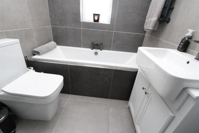 3 bed Town House for sale Image 12