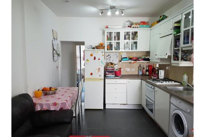 Lounge / Kitchen