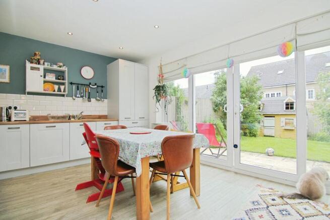 4 bed Semi-Detached for sale Image 7