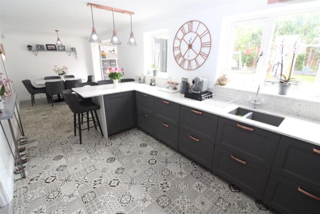 Kitchen/Dining Room