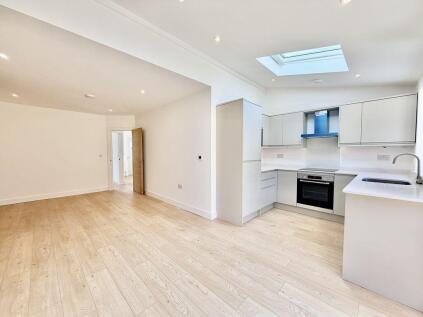 Stunning 4 Bedroom Home - No Chain