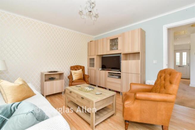Hill Crescent, Hornchurch, Essex photo 4