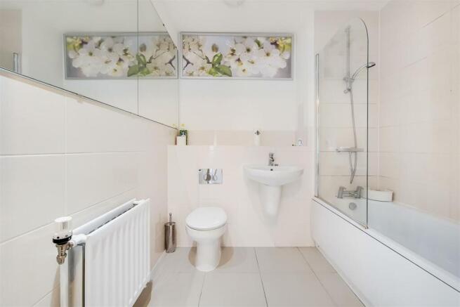 6_Bathroom-0.jpg