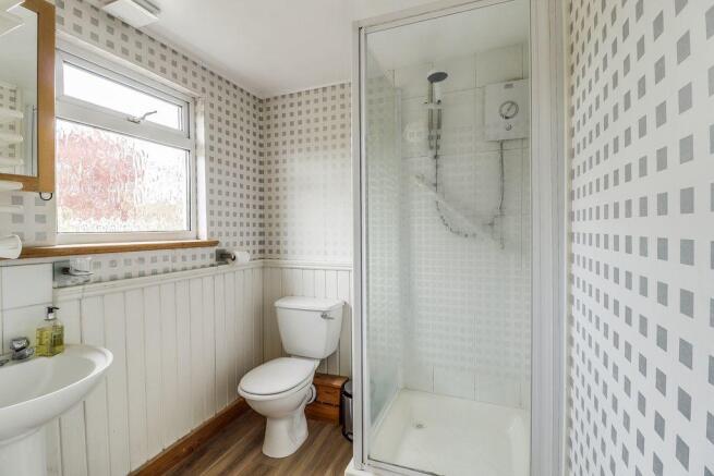 Ensuite to Bed 1