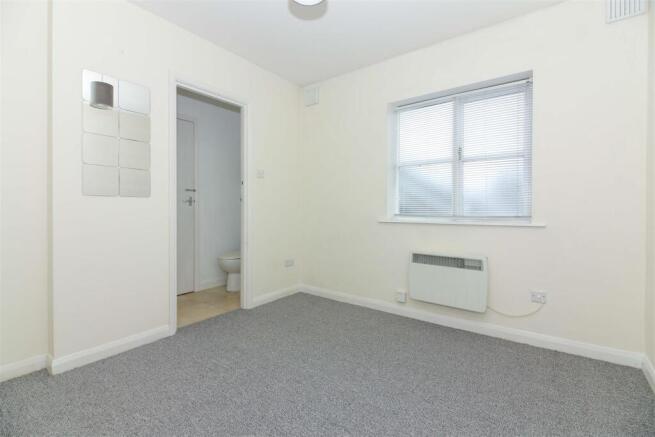 bedroom 1.JPG