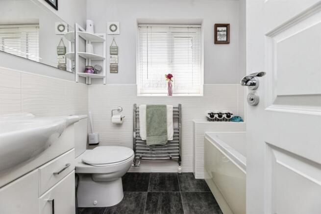 4 bed Detached for sale Image 6