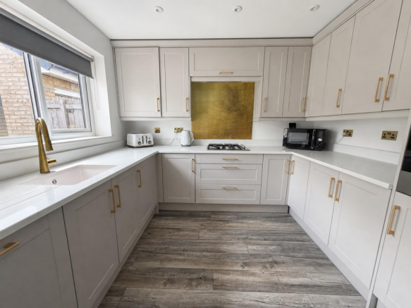 4 bed Town House for sale Image 4