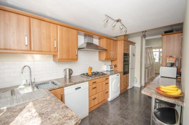 Kitchen pic 2.jpg
