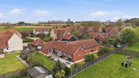 Cavell Close, Bawdsey, IP12