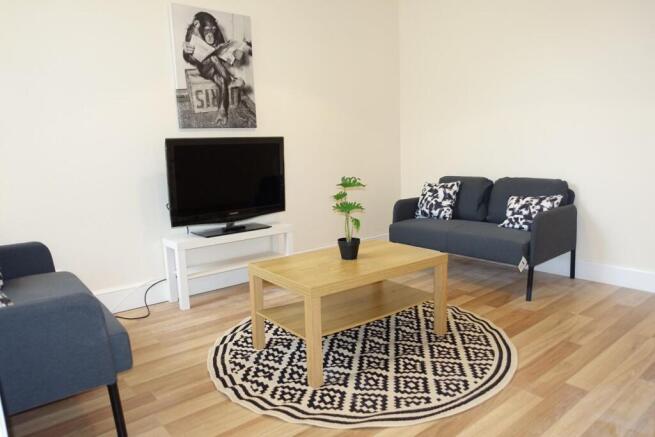 4 bed House to rent Image 4