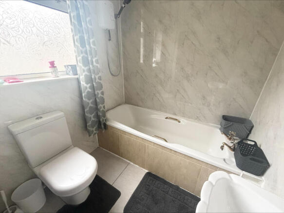 3 bed House to rent Image 5