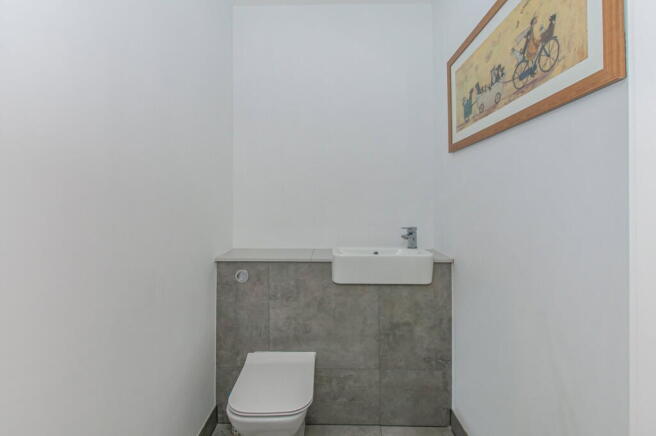 4 bed Detached for sale Image 11