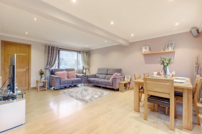 Lounge/Dining