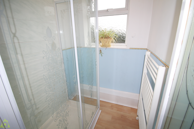 Separate Shower Room