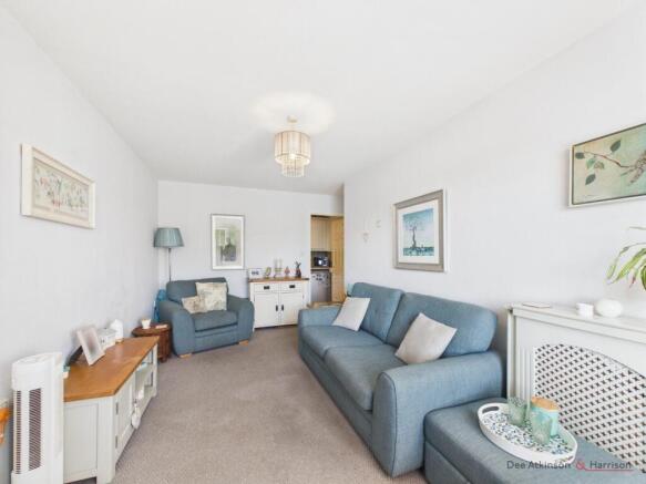 2 bed Flat for sale Image 4