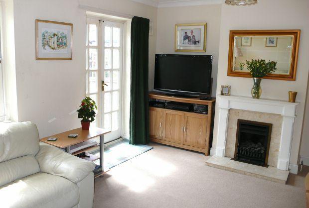 SITTING/DINING ROOM