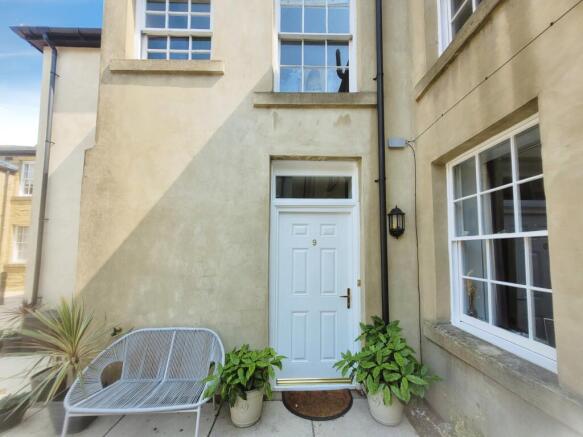 2 bed Flat for sale Image 10