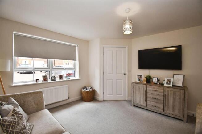 3 bed Semi-Detached for sale Image 2