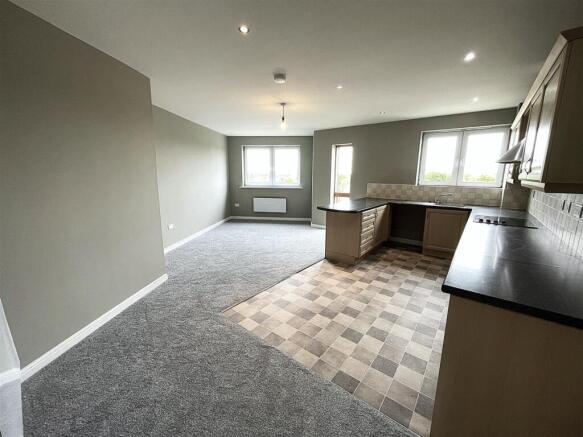2 bed Apartment for sale Image 6