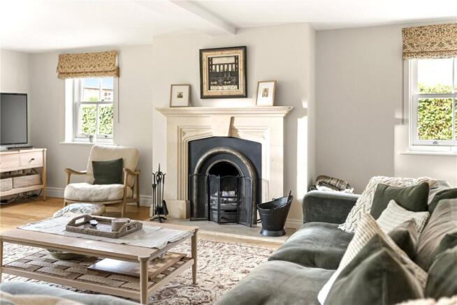 5 bed Detached for sale Image 9