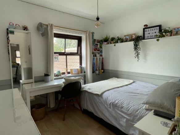 Bedroom..jpg