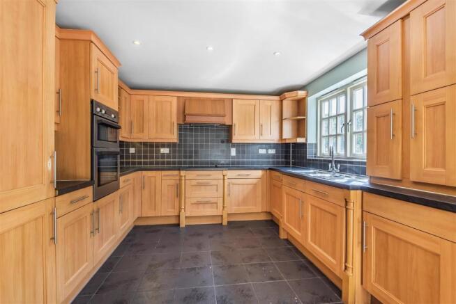 KITCHEN/DINING AREA