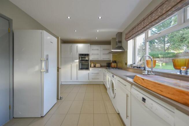 KITCHEN/BREAKFAST ROOM