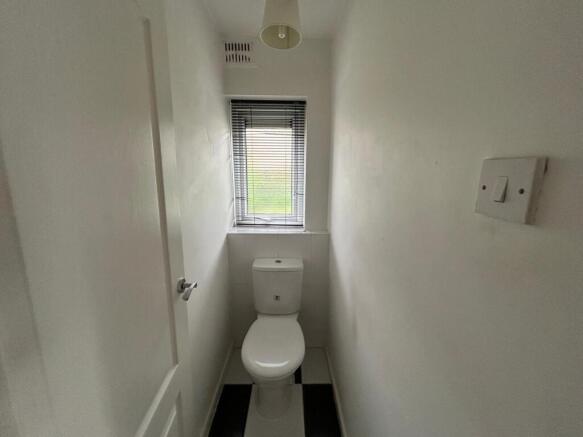 3 bed Flat for sale Image 8