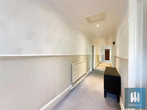 4 bed Apartment to rent Image 12
