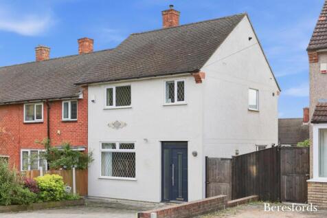 Tring Gardens, Romford, RM3