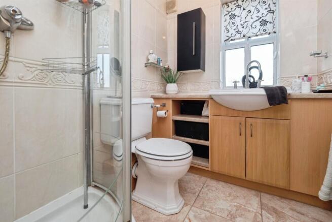4 bed Detached for sale Image 12