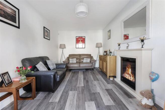 4 bed Detached for sale Image 9