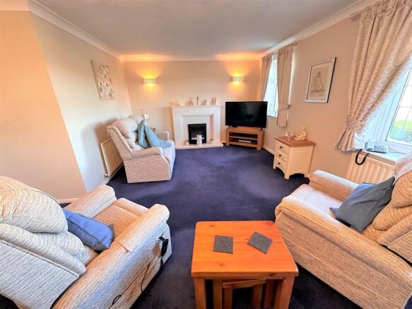 FIRST FLOOR LOUNG...