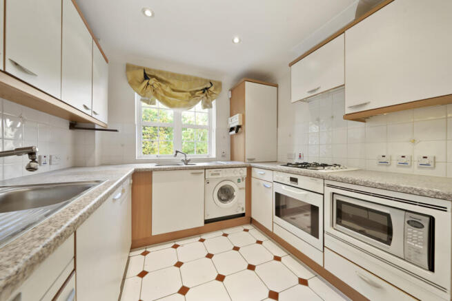 Ambassador Court, NW4 photo 4