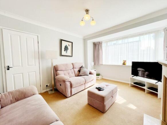 Lounge pic 2.jpg