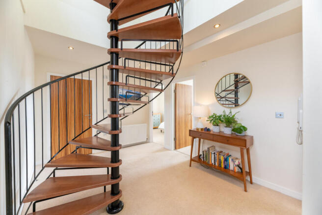 3 bed Apartment for sale Image 4