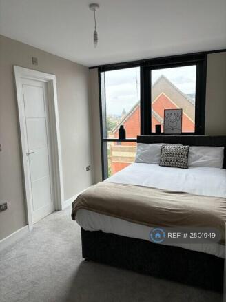 3 bed Flat to rent Image 7