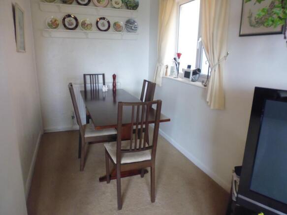 L shaped dining area