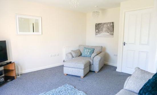 Living room 2.JPG