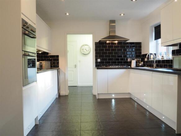 Modern Fitted Breakfast Kitchen 976