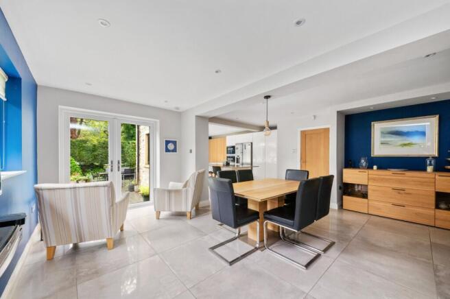 6 bed Detached for sale Image 9
