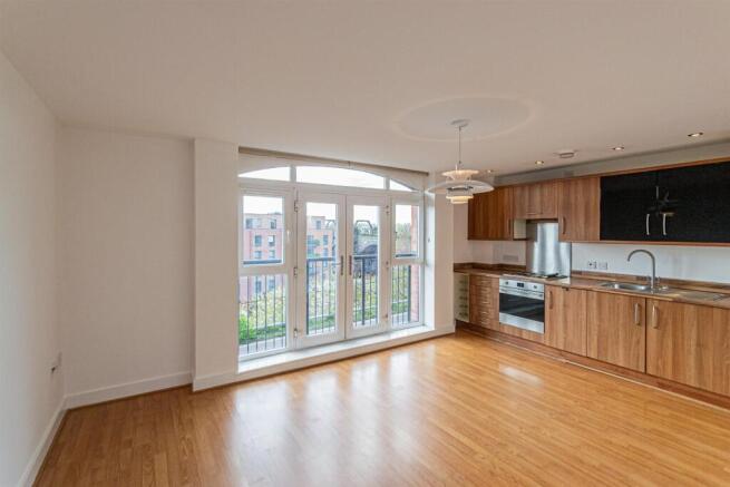 Lounge & Dining Kitchen