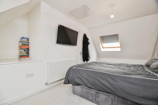 3 bed Terraced for sale Image 11