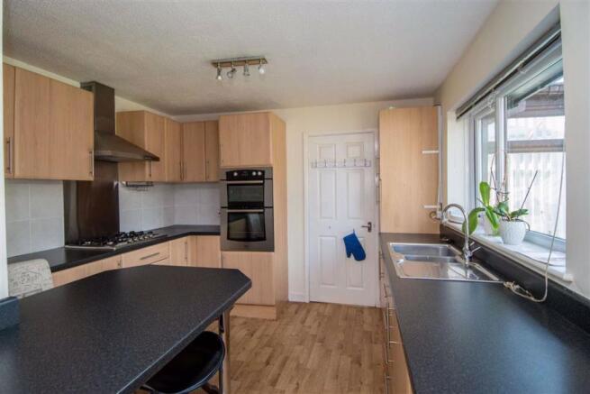 KITCHEN/BREAKFAST ROOM