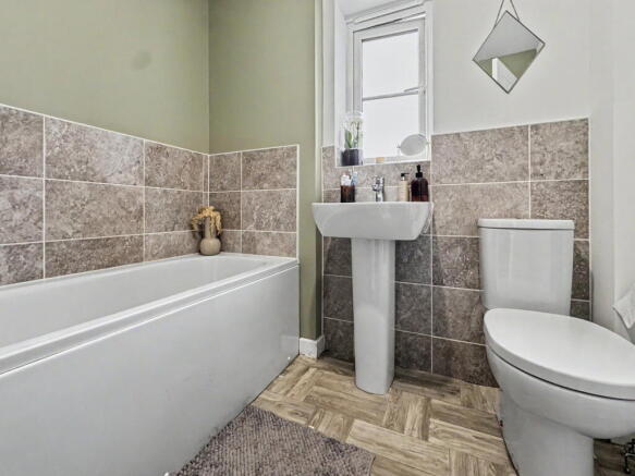4 bed Detached for sale Image 12