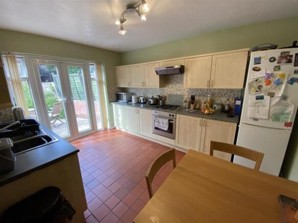 KITCHEN/BREAKFAST ROOM