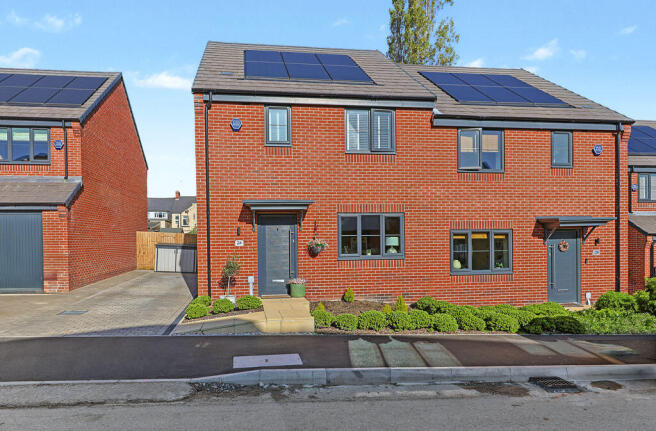 3-bed semi-detached on Hardy Lane, Calow, Chesterfield, £280,000