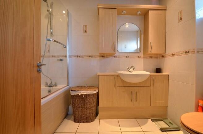ENSUITE BATHROOM